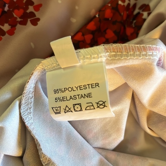 No Brand top with large hearts filled with small hearts. Size 5XL - Picture 7 of 8